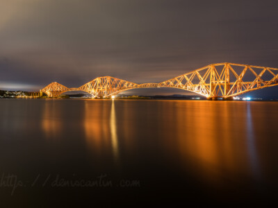 Le pont de la voie ferrée qui traverse la baie d'Edimbourg, Un emblême de l'écosse qui fut inscrit au patrimoine UNESCO.