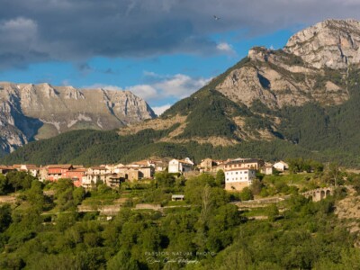 Le village de Laspuna sous une jolie lumière