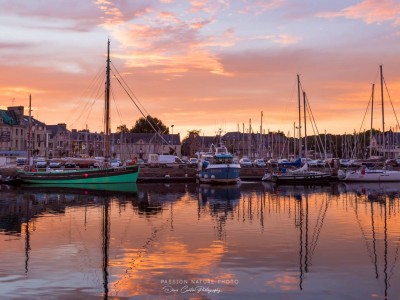 Paimpol, le port sous un ciel de feu