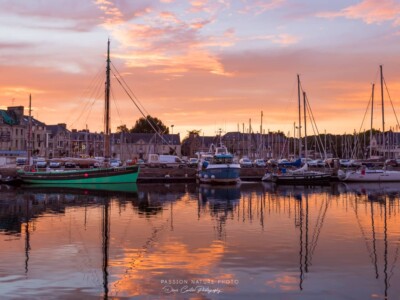 Paimpol, le port sous un ciel de feu