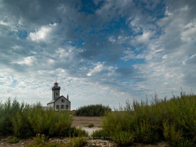 La pointe des Poulains sous un ciel superbe, le phare veille ...