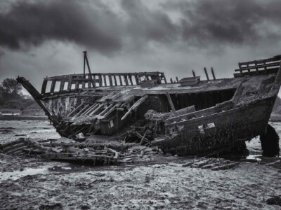 Plougrescant, vestige d'un bateau de pêche