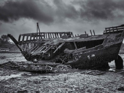 Plougrescant, vestige d'un bateau de pêche